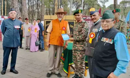 Himachal: कमांडर ने युद्ध स्मारक का दौरा किया