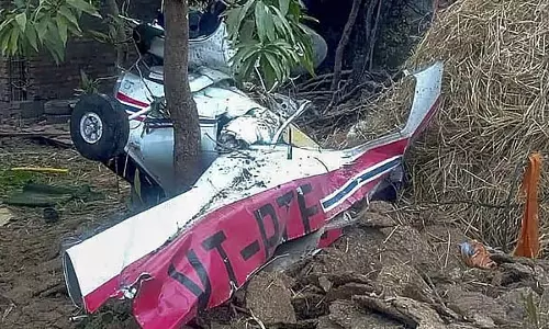 प्रशिक्षण विमान दुर्घटनाग्रस्त; पायलट की मौत