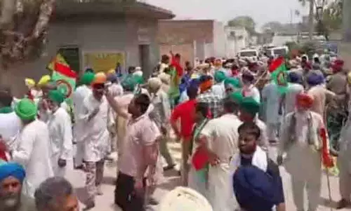 बठिंडा में दो आप MLAs को किसानों के गुस्से का सामना करना पड़ा