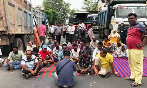 Jalandhar: पुलिस की निष्क्रियता के विरोध में ग्रामीणों ने सड़क जाम किया Jalandhar: पुलिस की निष्क्रियता के विरोध में ग्रामीणों ने सड़क जाम किया