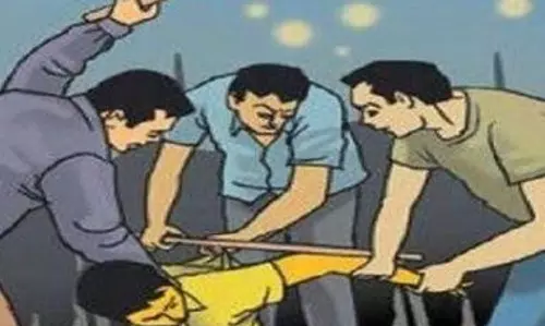 Greater Noida West: सोसायटी में कार एंट्री विवाद ने पकड़ी तूल, लाठी-डंडे से मारपीट Greater Noida West: सोसायटी में कार एंट्री विवाद ने पकड़ी तूल, लाठी-डंडे से मारपीट