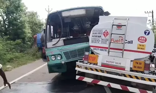 दो टैंकरों और सरकारी बस के बीच भ‍िड़ंत, 20 से अधिक घायल