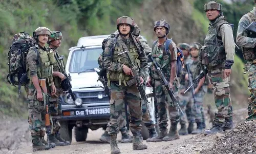J-K के पहलगाम में आतंकवादी हमले में 12 पर्यटक घायल J-K के पहलगाम में आतंकवादी हमले में 12 पर्यटक घायल