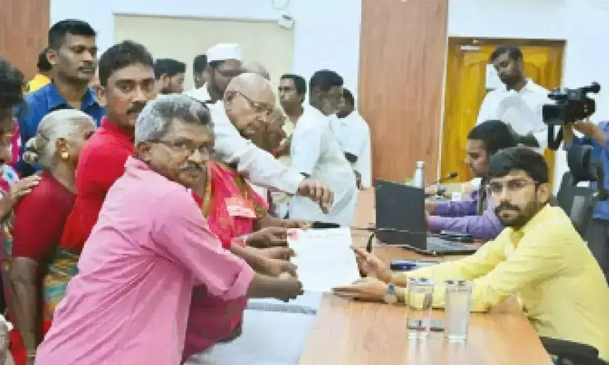 अधिकारियों को PGRS याचिकाओं का समय पर समाधान करने के निर्देश अधिकारियों को PGRS याचिकाओं का समय पर समाधान करने के निर्देश