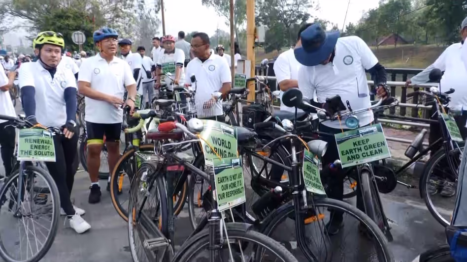 Manipur : जलवायु परिवर्तन से लड़ने के लिए इंफाल में सैकड़ों लोग पृथ्वी दिवस साइक्लोथॉन में शामिल