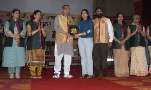 पुरस्कार वितरण समारोह में 31 विद्यार्थियों को Roll of Honour प्रदान किया गया