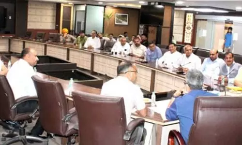 उपमुख्यमंत्री ने Jammu फ्लोर मिल्स एसोसिएशन के साथ बातचीत की उपमुख्यमंत्री ने Jammu फ्लोर मिल्स एसोसिएशन के साथ बातचीत की