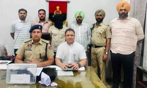 Ludhiana: पुलिस अधिकारी हेरोइन और हथियार के साथ गिरफ्तार