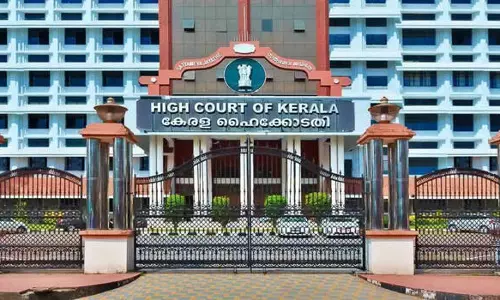 Kerala High Court को बम से उड़ाने की धमकी; ई-मेल से RDX की मौजूदगी का संदेश मिला Kerala High Court को बम से उड़ाने की धमकी; ई-मेल से RDX की मौजूदगी का संदेश मिला