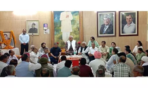 Jammu: फारूक और अन्य ने बोध राज बाली को श्रद्धांजलि दी