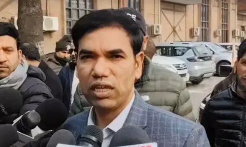 कश्मीर में आवश्यक आपूर्ति को लेकर घबराने की जरूरत नहीं: Div Comm कश्मीर में आवश्यक आपूर्ति को लेकर घबराने की जरूरत नहीं: Div Comm