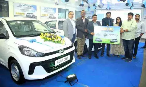 JSP हुंडई ने कॉर्पोरेट क्षेत्र के लिए CNG ऑरा बेड़े के साथ हरित पहल शुरू की JSP हुंडई ने कॉर्पोरेट क्षेत्र के लिए CNG ऑरा बेड़े के साथ हरित पहल शुरू की