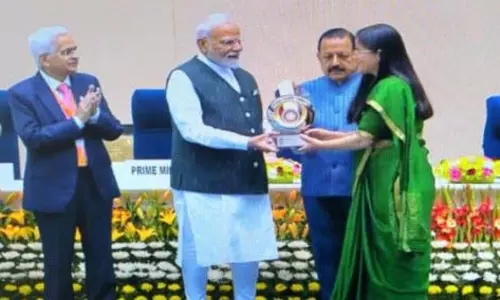 DC कुपवाड़ा आयुषी सूदन को पीएम पुरस्कार से सम्मानित किया गया
