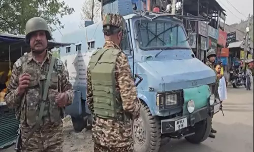 कर्नाटक के CM ने आतंकी हमले के बाद पहलगाम में टीमें भेजीं, देश भर में निंदा कर्नाटक के CM ने आतंकी हमले के बाद पहलगाम में टीमें भेजीं, देश भर में निंदा