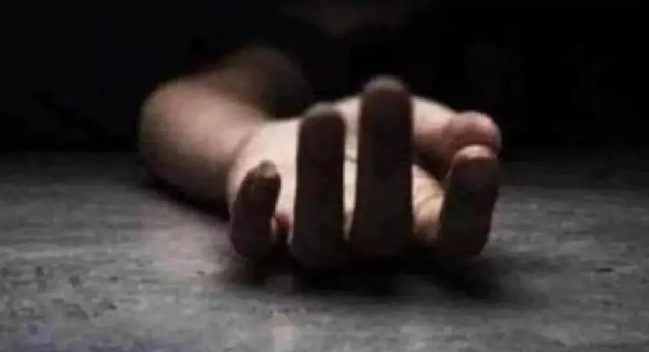 Lakhimpur Kheri: ई-रिक्शा चालक की संदिग्ध मौत से इलाके में हड़कंप, पुलिस जांच में जुटी Lakhimpur Kheri: ई-रिक्शा चालक की संदिग्ध मौत से इलाके में हड़कंप, पुलिस जांच में जुटी