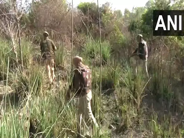 J-K: पहलगाम आतंकी हमले के बाद तलाशी अभियान जारी J-K: पहलगाम आतंकी हमले के बाद तलाशी अभियान जारी