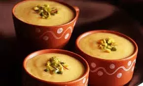Mango Phirni: गर्मियों में लें आम का मजा, बनाएं ये स्वादिष्ट व्यंजन Mango Phirni: गर्मियों में लें आम का मजा, बनाएं ये स्वादिष्ट व्यंजन