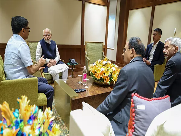 कश्मीर के पहलगाम में आतंकी हमले के बाद PM Modi ने दिल्ली में तत्काल ब्रीफिंग की कश्मीर के पहलगाम में आतंकी हमले के बाद PM Modi ने दिल्ली में तत्काल ब्रीफिंग की