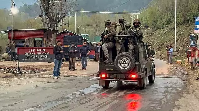J&K : बेहाला आतंकी हमले के बाद सघन तलाशी अभियान J&K : बेहाला आतंकी हमले के बाद सघन तलाशी अभियान