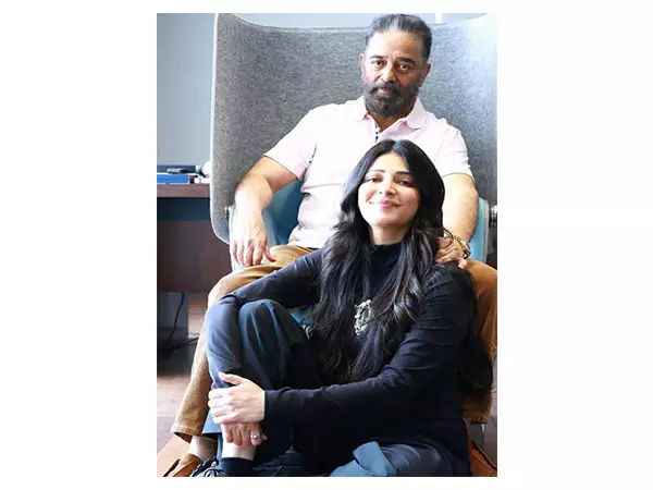 Shruti Haasan ने अप्पा कमल हासन को सलाम किया Shruti Haasan ने अप्पा कमल हासन को सलाम किया