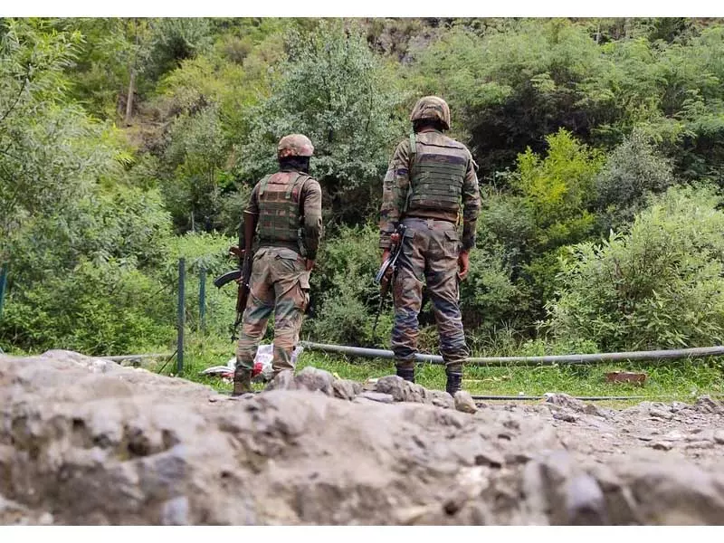 बारामूला में LoC पर घुसपैठ नाकाम, 2 आतंकी ढेर बारामूला में LoC पर घुसपैठ नाकाम, 2 आतंकी ढेर