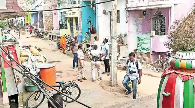 Odisha : ग्रामीणों ने एक व्यक्ति की पीट-पीटकर हत्या कर दी Odisha : ग्रामीणों ने एक व्यक्ति की पीट-पीटकर हत्या कर दी