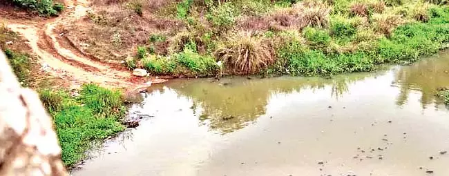 Odisha : नदी का जलस्तर पूरी तरह से कम हो गया Odisha : नदी का जलस्तर पूरी तरह से कम हो गया