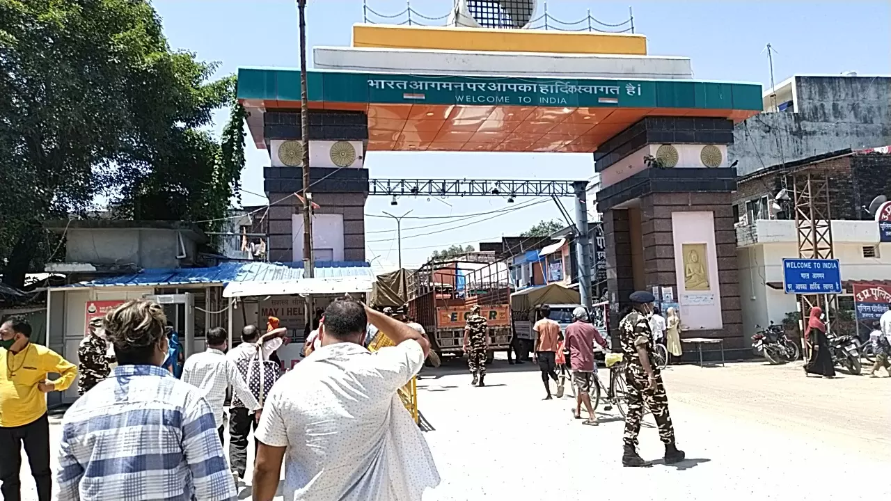 Maharajganj: आतंकी हमले के बाद भारत-नेपाल सीमा पर अलर्ट जारी Maharajganj: आतंकी हमले के बाद भारत-नेपाल सीमा पर अलर्ट जारी