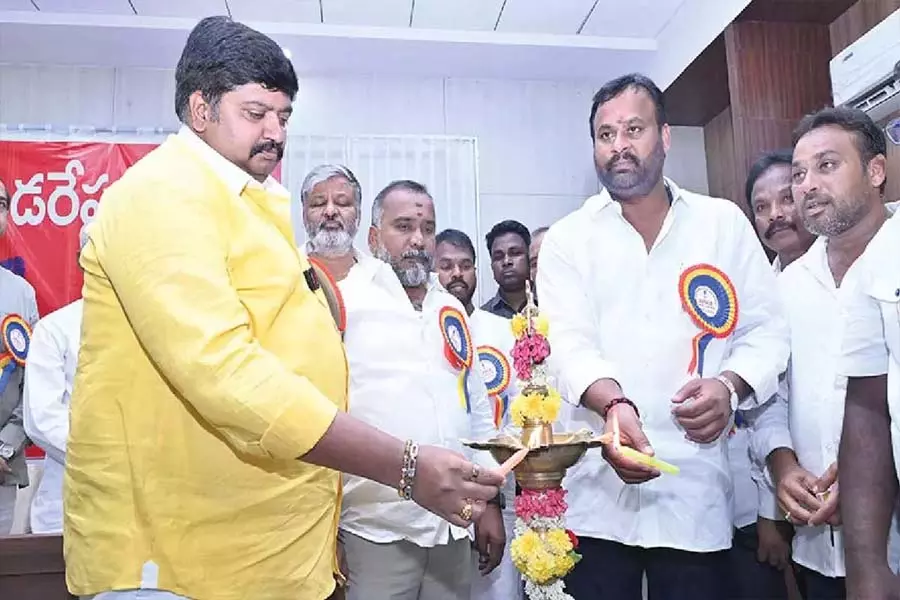 पत्रकारों को समाज को आगे बढ़ाने में मार्गदर्शक की भूमिका निभानी चाहिए: मंत्री मंडिपल्ली राम प्रसाद रेड्डी पत्रकारों को समाज को आगे बढ़ाने में मार्गदर्शक की भूमिका निभानी चाहिए: मंत्री मंडिपल्ली राम प्रसाद रेड्डी