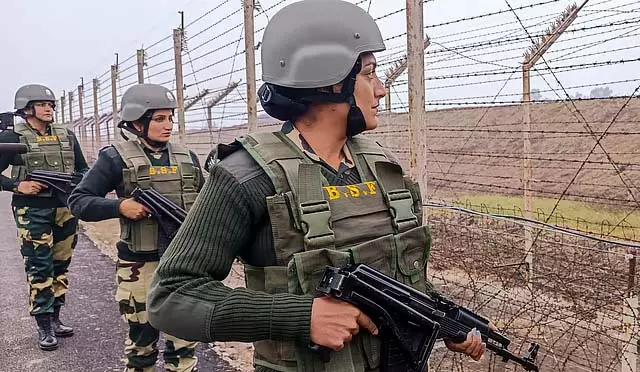 J&K : मृतकों के परिवारों को 10 लाख रुपये का मुआवजा J&K : मृतकों के परिवारों को 10 लाख रुपये का मुआवजा