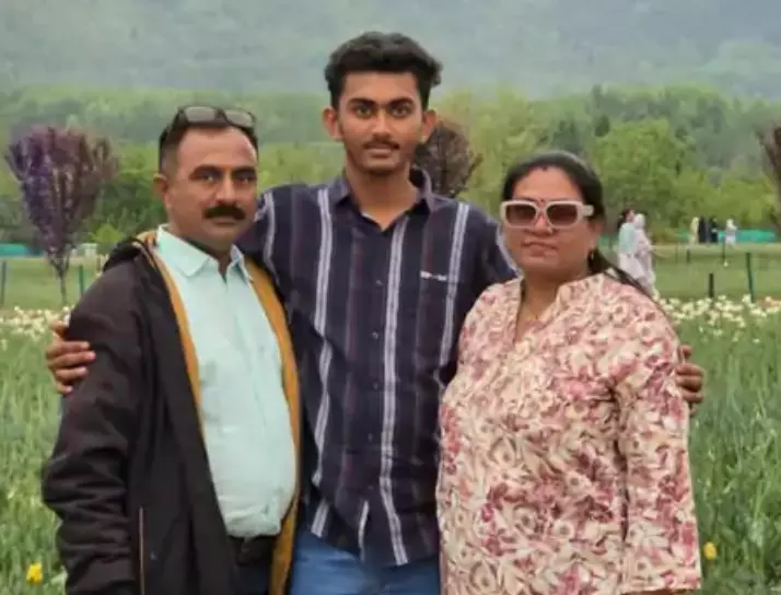 Gujarat: सूरत और भावनगर के तीन लोग पहलगाम हमले में मारे गए Gujarat: सूरत और भावनगर के तीन लोग पहलगाम हमले में मारे गए