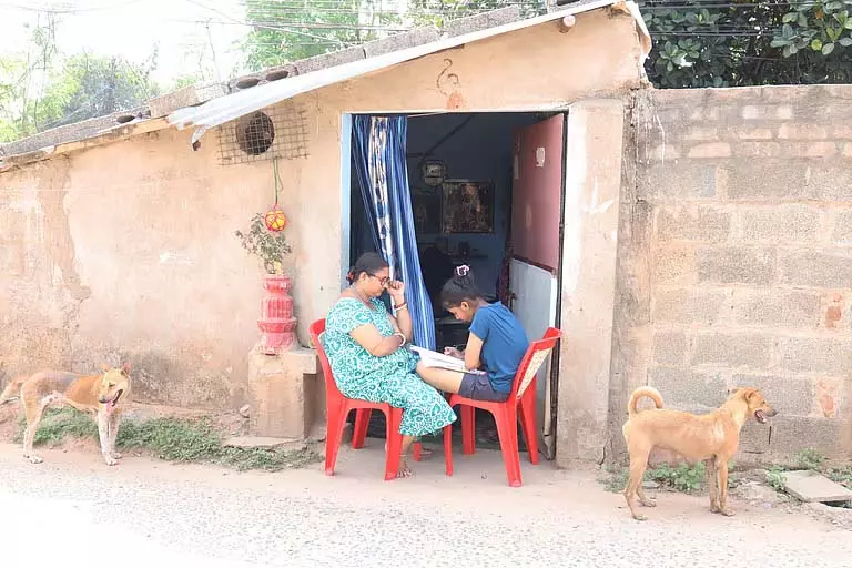 Odisha सरकार ने स्कूलों और कॉलेजों के लिए जल्दी गर्मी की छुट्टियों की घोषणा की Odisha सरकार ने स्कूलों और कॉलेजों के लिए जल्दी गर्मी की छुट्टियों की घोषणा की