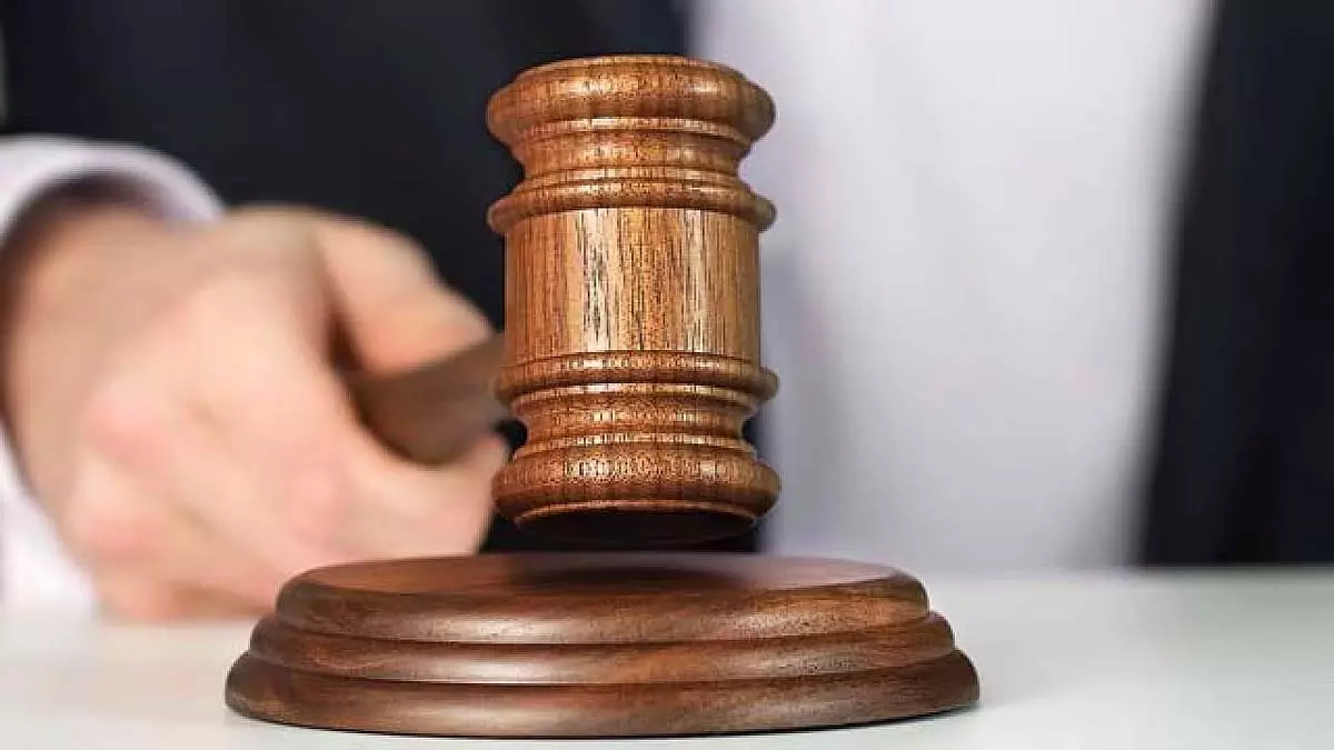 बॉम्बे HC ने नवी मुंबई सोसाइटी के सदस्य को अवमानना का दोषी ठहराया, एक सप्ताह की जेल की सजा सुनाई बॉम्बे HC ने नवी मुंबई सोसाइटी के सदस्य को अवमानना का दोषी ठहराया, एक सप्ताह की जेल की सजा सुनाई