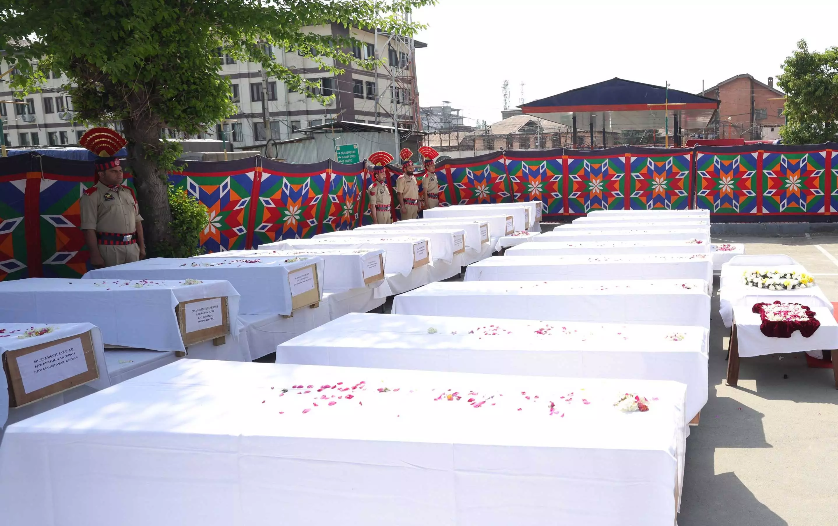 इंसानियत की हार, पहलगाम हमले पर सचिन, विराट, गंभीर समेत इन खेल हस्तियों ने व्यक्त की संवेदनाएं इंसानियत की हार, पहलगाम हमले पर सचिन, विराट, गंभीर समेत इन खेल हस्तियों ने व्यक्त की संवेदनाएं