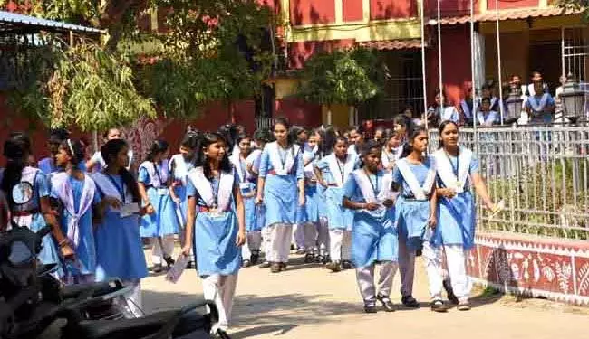 Odisha में तापमान बढ़ा, जिला कलेक्टरों को स्कूल बंद करने का अधिकार Odisha में तापमान बढ़ा, जिला कलेक्टरों को स्कूल बंद करने का अधिकार