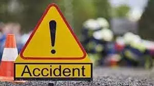 Cuttack डंपर ने पीसीआर वैन को टक्कर मारी, 2 पुलिसकर्मियों की मौत Cuttack डंपर ने पीसीआर वैन को टक्कर मारी, 2 पुलिसकर्मियों की मौत