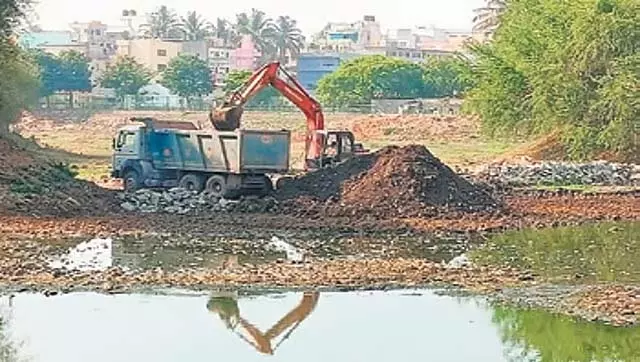 बारिश के कारण विभूतिपुर झील में घुसा सीवेज का पानी: BBMP ने 35 टन गाद साफ की बारिश के कारण विभूतिपुर झील में घुसा सीवेज का पानी: BBMP ने 35 टन गाद साफ की