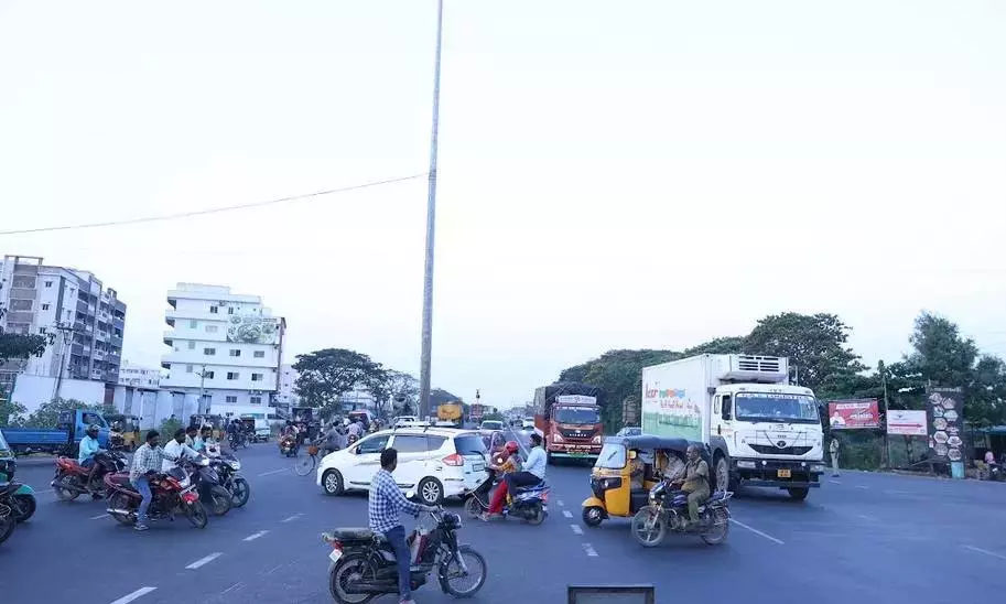 NHAI द्वारा वाहनों के लिए अंडरपास निर्माण कार्य में देरी के खिलाफ विरोध प्रदर्शन NHAI द्वारा वाहनों के लिए अंडरपास निर्माण कार्य में देरी के खिलाफ विरोध प्रदर्शन
