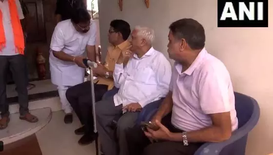 मंत्री टंक राम वर्मा पहलगाम आतंकी हमले में मारे गए व्यवसायी दिनेश मिरानिया के परिवार से मिले मंत्री टंक राम वर्मा पहलगाम आतंकी हमले में मारे गए व्यवसायी दिनेश मिरानिया के परिवार से मिले