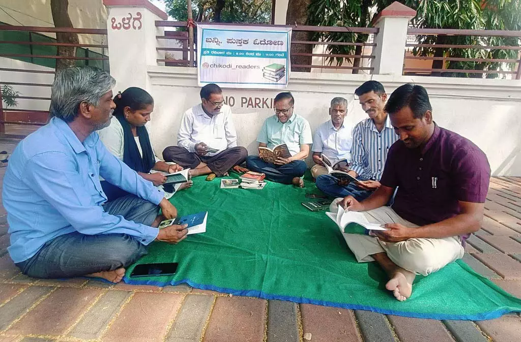 पुस्तक दिवस समारोह: गजानन कांबले युवाओं में पुस्तकों के प्रति प्रेम पैदा कर रहे पुस्तक दिवस समारोह: गजानन कांबले युवाओं में पुस्तकों के प्रति प्रेम पैदा कर रहे