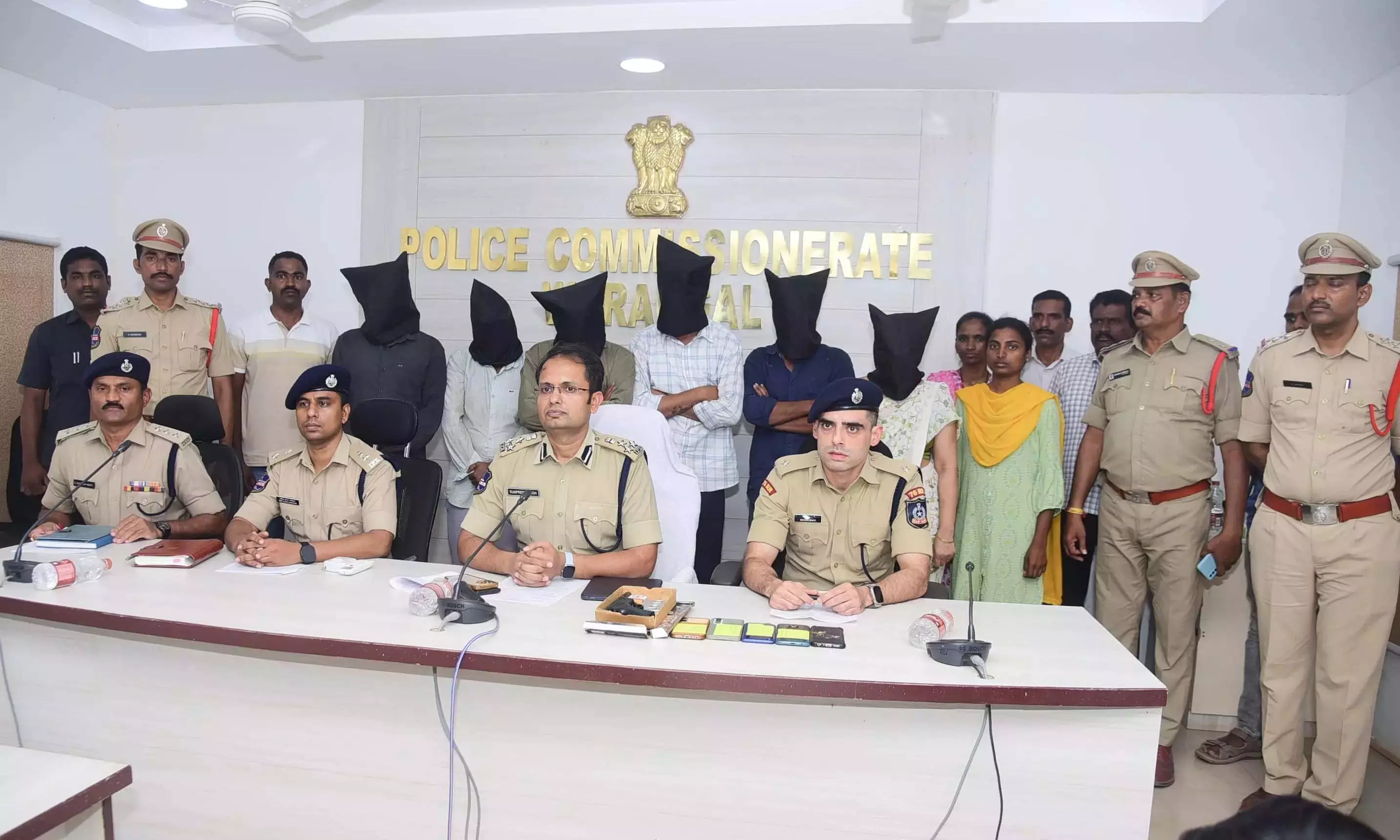 Warangal: निलंबन के विरोध में कांस्टेबल ने युवक की हत्या की Warangal: निलंबन के विरोध में कांस्टेबल ने युवक की हत्या की