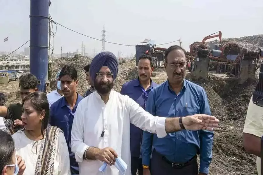 Delhi में बिगड़ती वायु गुणवत्ता: सिरसा ने प्रदूषण फैलाने वालों पर कार्रवाई के आदेश दिए Delhi में बिगड़ती वायु गुणवत्ता: सिरसा ने प्रदूषण फैलाने वालों पर कार्रवाई के आदेश दिए