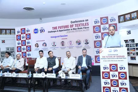 भारत को निर्यात बढ़ाने के लिए मानव निर्मित फाइबर क्षमताओं को बढ़ाना होगा: एक्सपर्ट्स भारत को निर्यात बढ़ाने के लिए मानव निर्मित फाइबर क्षमताओं को बढ़ाना होगा: एक्सपर्ट्स