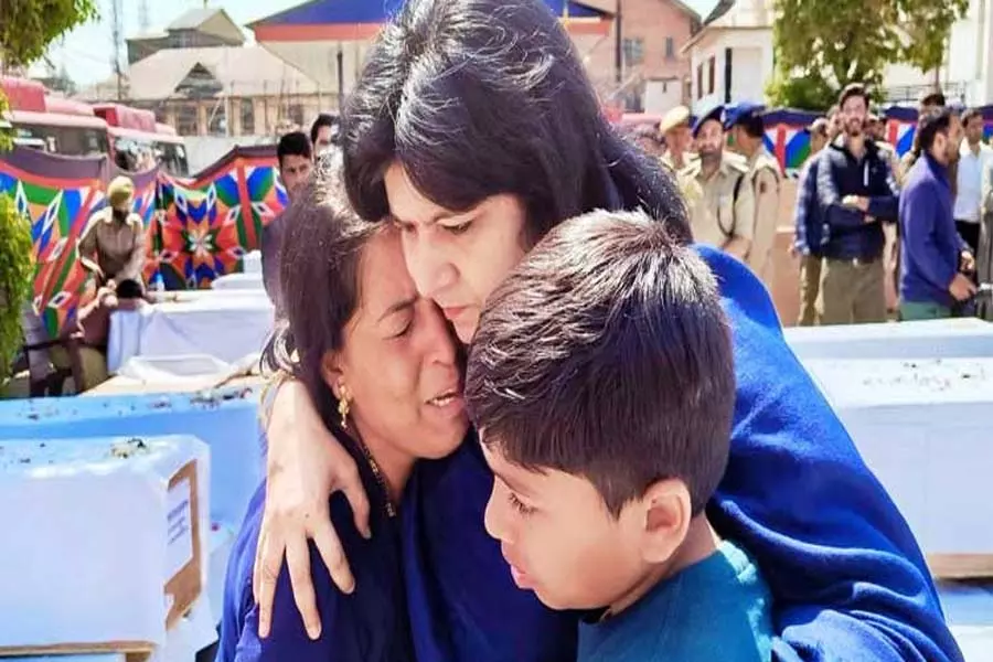 भुवनेश्वर सांसद अपराजिता सारंगी ने पहलगाम आतंकी हमले में मारे गए बालासोर के व्यक्ति के परिवार को संवेदना व्यक्त की भुवनेश्वर सांसद अपराजिता सारंगी ने पहलगाम आतंकी हमले में मारे गए बालासोर के व्यक्ति के परिवार को संवेदना व्यक्त की