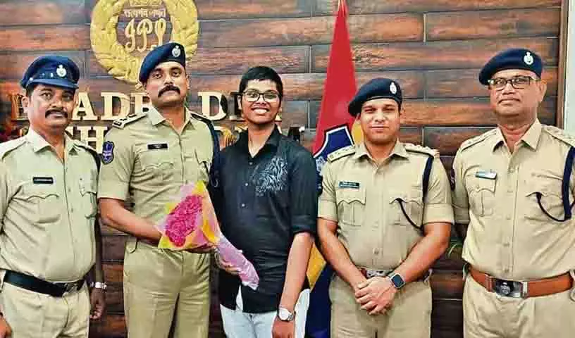 Kothagudem की लिक्की विश्रुथ ने राज्य में पहली रैंक हासिल की Kothagudem की लिक्की विश्रुथ ने राज्य में पहली रैंक हासिल की