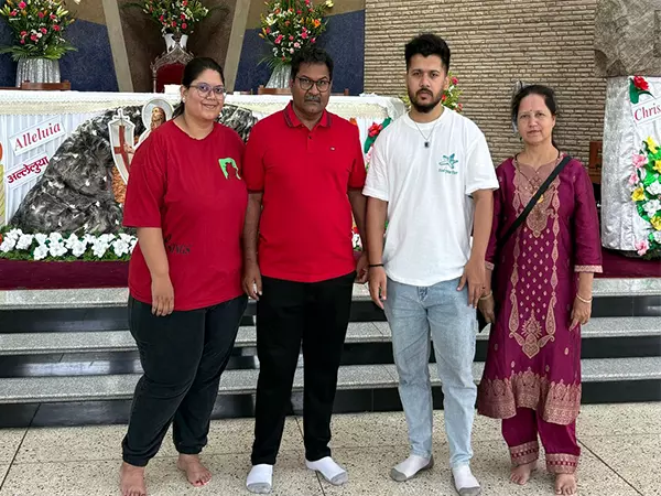 Pahalgam आतंकी हमले में इंदौर के एक व्यक्ति की मौत, बेटी गोली लगने से घायल Pahalgam आतंकी हमले में इंदौर के एक व्यक्ति की मौत, बेटी गोली लगने से घायल