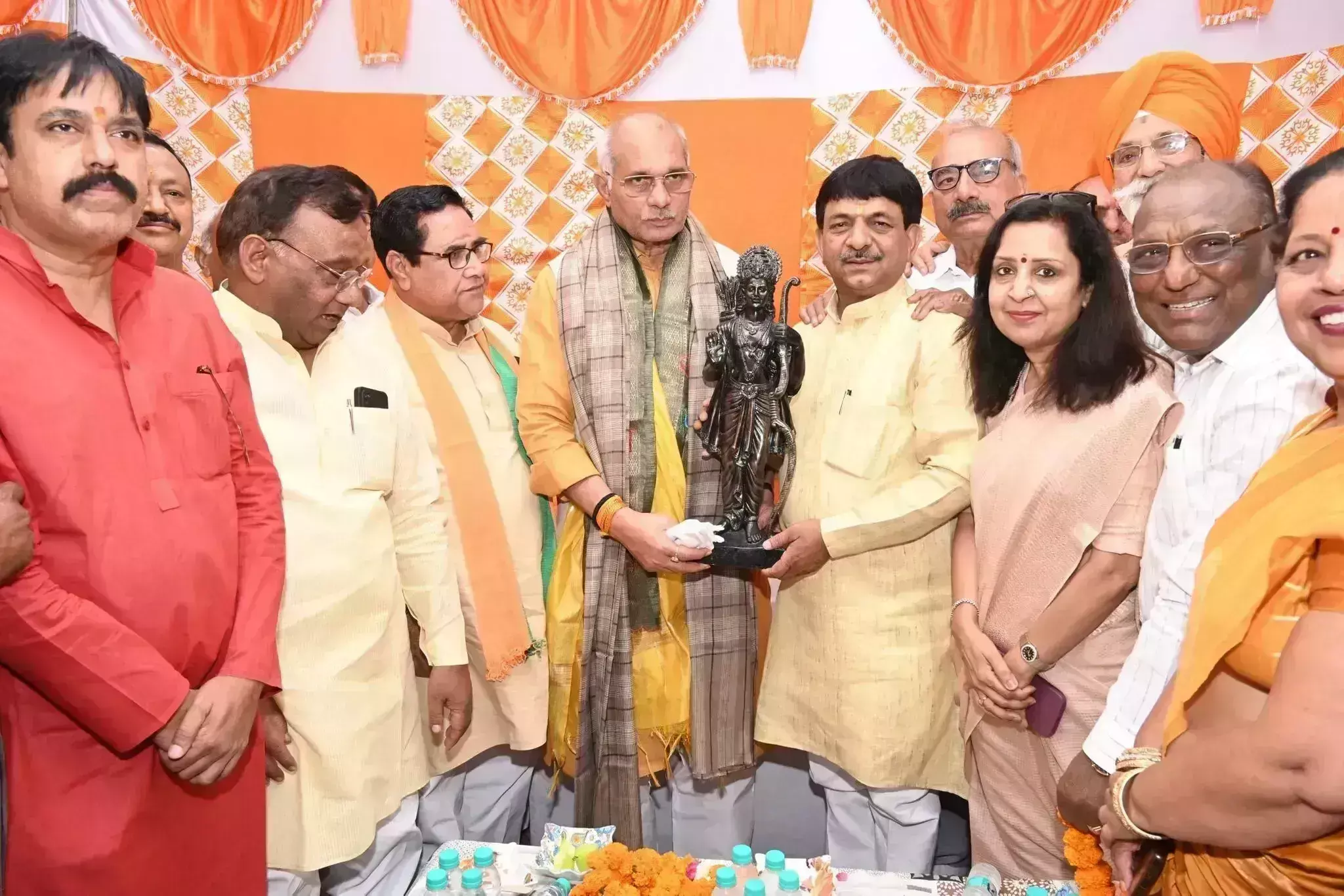 Muzaffarnagar: मंत्री कपिल देव के घर लगा भाजपाइयों का मेला Muzaffarnagar: मंत्री कपिल देव के घर लगा भाजपाइयों का मेला