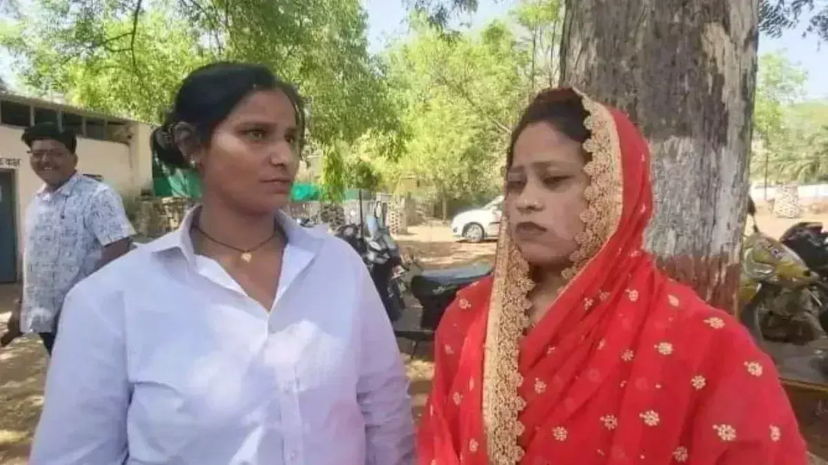 Shivpuri और Haryana की महिलाएं सोशल मीडिया पर बनीं दोस्त, शादी की जिद पर मचा बवाल Shivpuri और Haryana की महिलाएं सोशल मीडिया पर बनीं दोस्त, शादी की जिद पर मचा बवाल