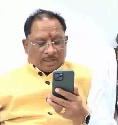 CM साय ने दिनेश की पत्नी से फोन पर बात की CM साय ने दिनेश की पत्नी से फोन पर बात की