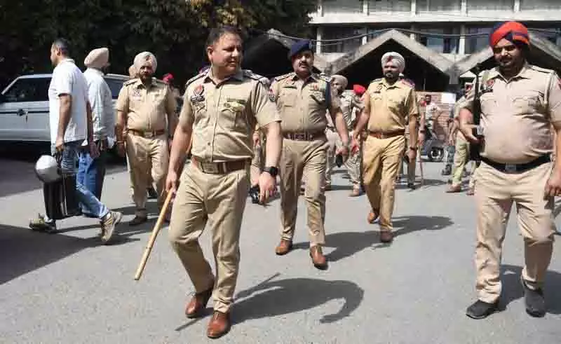PAU के छात्रों और कर्मचारियों ने परिसर की गतिविधियों में पुलिस के हस्तक्षेप की निंदा की PAU के छात्रों और कर्मचारियों ने परिसर की गतिविधियों में पुलिस के हस्तक्षेप की निंदा की